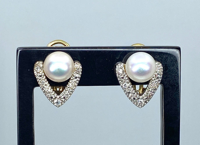 Boucles d'oreilles Boucles d’oreilles en or 18 carats, perles de culture et 14 diamants 58 Facettes AB390
