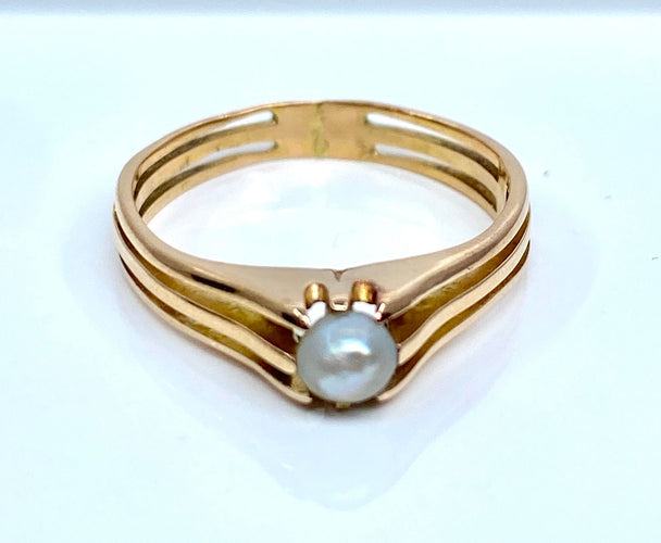 Bague en or rose perle fine vers 1900