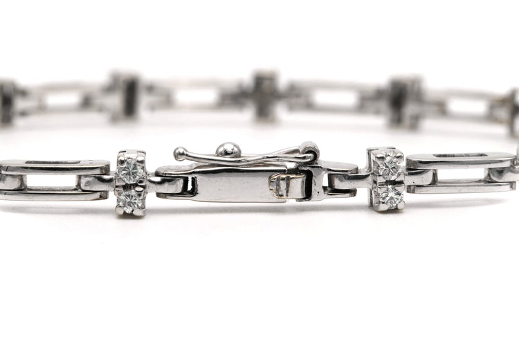 Bracelet Bracelet contemporain serti de diamants taille brillant en or blanc 18 carats 58 Facettes B777