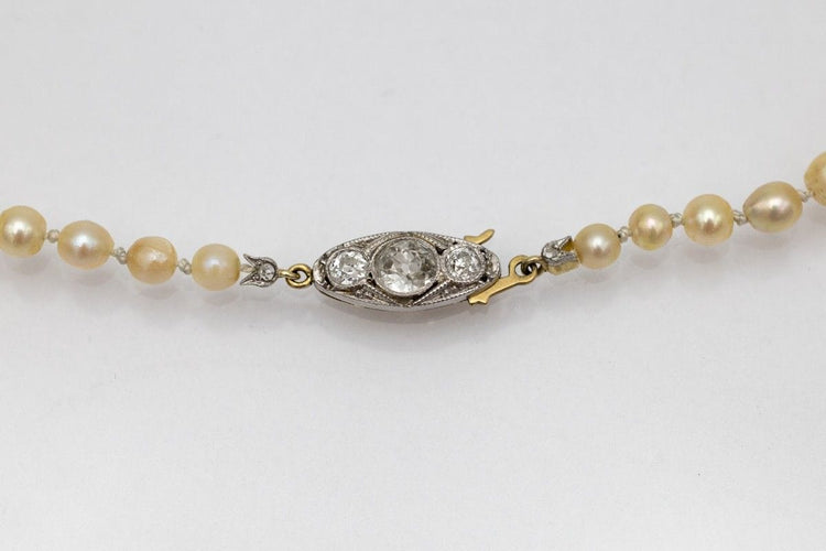 Collier Collier ancien en perles, fermoir en or jaune et platine et diamants 58 Facettes 10271