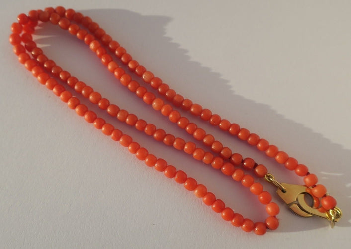 Collier Collier choker perles de corail en or jaune 18k 58 Facettes