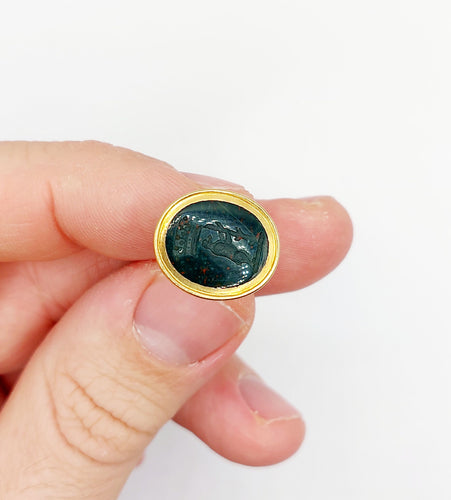 Pendentif sceau armoirie ours en or 14k et jaspe sanguin