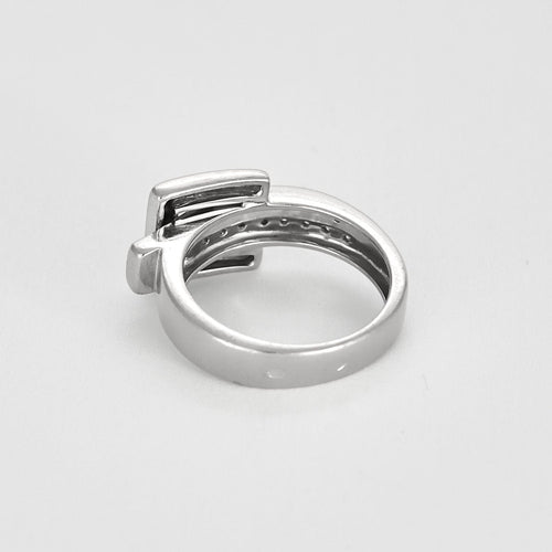 Bague 52,5 Guy Laroche- Bague en or blanc à motif de ceinture et diamants 58 Facettes B250479