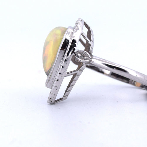 Bague 54 Bague en or jaune avec opale cabochon Déco 58 Facettes