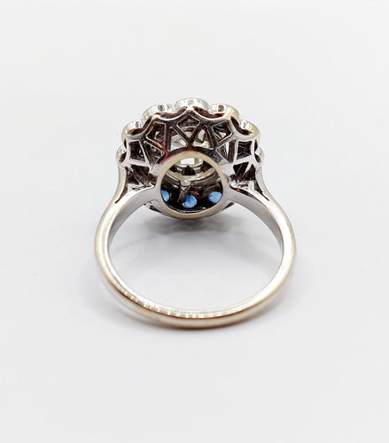 Bague marguerite Art Déco or blanc, diamant taille ancienne 0,65 carat et saphirs