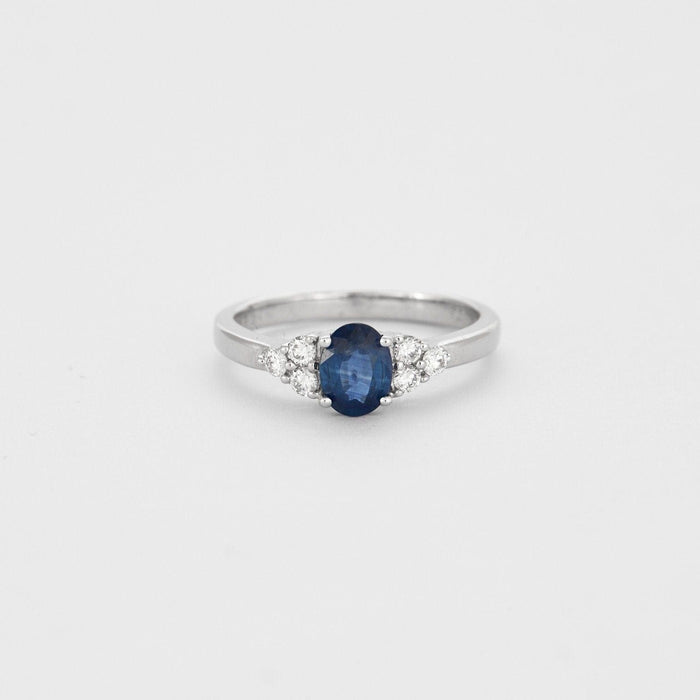 Bague Bague or blanc avec saphir bleu et diamants 58 Facettes