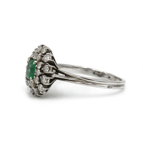 Bague 56 Bague - Or blanc, diamants et émeraude 58 Facettes 1219