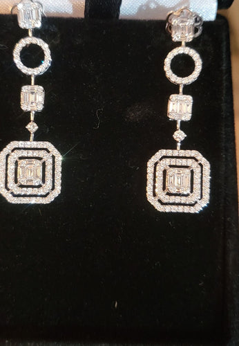 Boucles d'oreilles Boucles d'oreilles contemporaines or blanc, serties de Diamants 58 Facettes