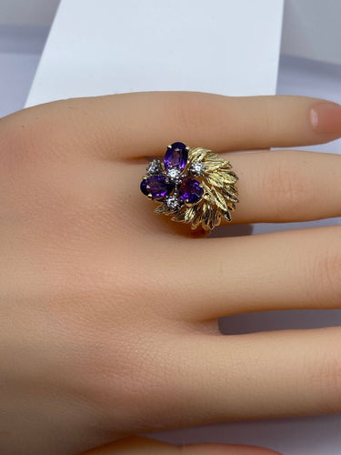 Boucles d'oreilles 50 Bague et boucles d’oreilles en or 18 carats, améthystes et diamants 58 Facettes AB506