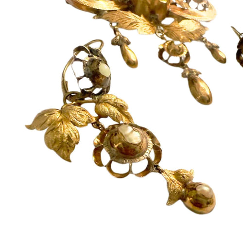 Boucles d'oreilles Conjunto de oro de broche y pendientes con perlas 58 Facettes Q45B