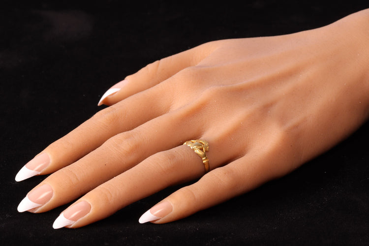 Bague 53 L'amour à travers les siècles : une bague Claddagh hollandaise de 1670 58 Facettes 23304-0151