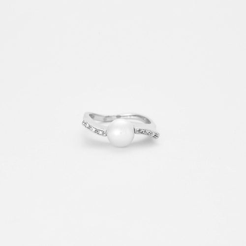 Bague 54 Bague diamants et perle 58 Facettes 2518