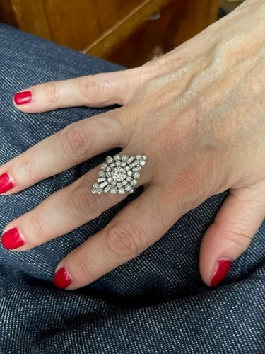 Bague 54 Bague marquise or gris, platine, diamants 58 Facettes