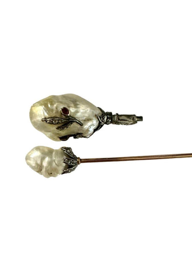 Broche Epingle de Jabot en Or, Argent, Soufflure de Perles, Diamants, Rubis et émeraude 58 Facettes