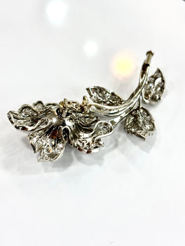 Broche Broche florale rétro en or blanc et diamants – années 40 58 Facettes E31