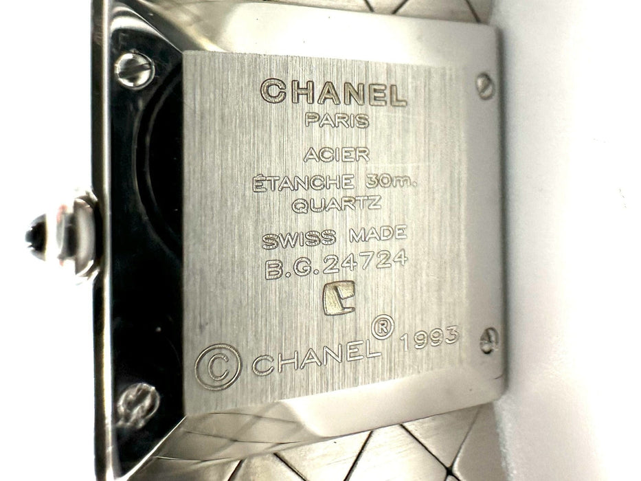 Montre CHANEL - Collection "Matelassée", montre dame en acier et diamants 58 Facettes