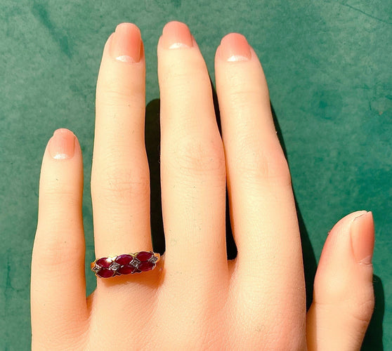 Bague 50 Bague en or jaune 18 carats, 6 rubis et 4 diamants 58 Facettes AB551