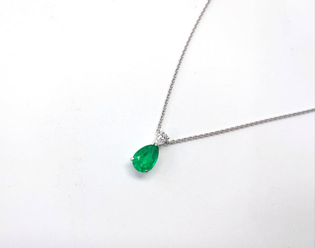 Collier Collier pendentif or blanc, émeraude et diamant 58 Facettes Pend.Emer.FA.51