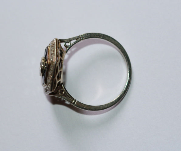 Bague 56 Bague Hexagonale Art Déco en or blanc, diamants et saphirs 58 Facettes 156