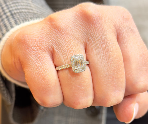 Bague 54 Bague Solitaire diamant taille émeraude 0.72ct 58 Facettes