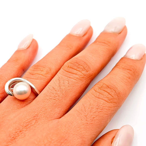 Bague 53 Bague en or blanc et perle 58 Facettes 21001901