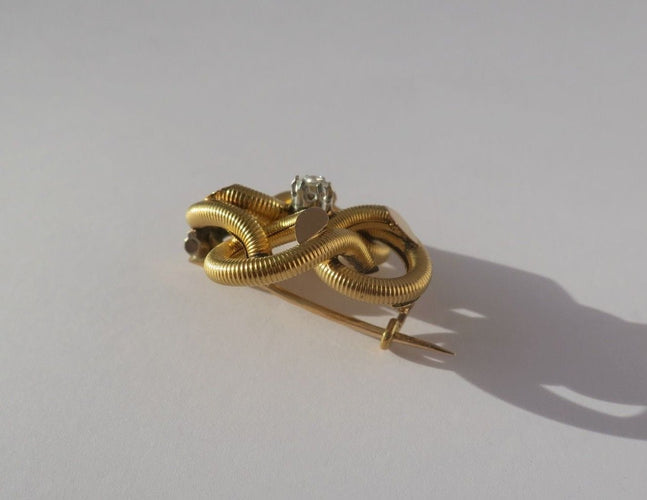 Broche Broche ancienne quadrilobée en or jaune 18 carats et diamant 58 Facettes