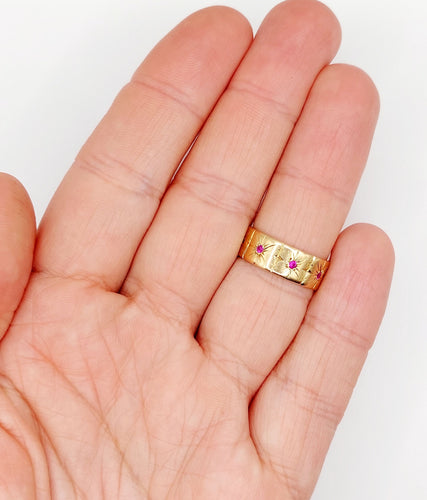 Large bague jonc Art Déco or rose, rubis sertis étoilés (circa 1950)