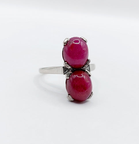 Bague 52 Bague Art Déco Platine et 6,70 carats cabochon rubis et diamant triangle (1950) 58 Facettes A05019