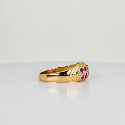 Bague 57.5 Bague en or jaune ornée de rubis et de diamants à facettes carrées 58 Facettes 2511004