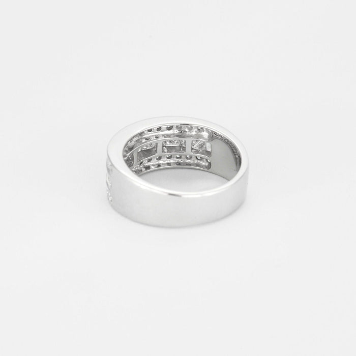 Bague Bague en Platine et diamants princesses, baguettes et ronds en demie alliance. 58 Facettes