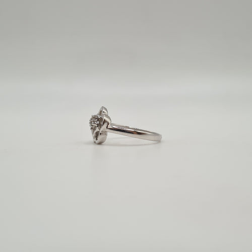 Bague 54 Bague fleur or blanc sertie de diamants 58 Facettes