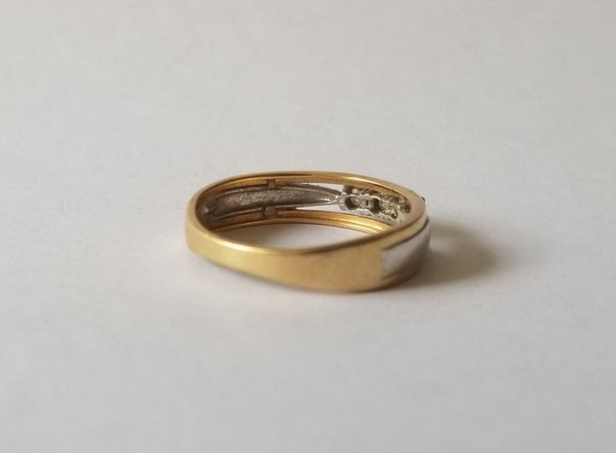 54 Bague or jaune et blanc, diamants 58 Facettes