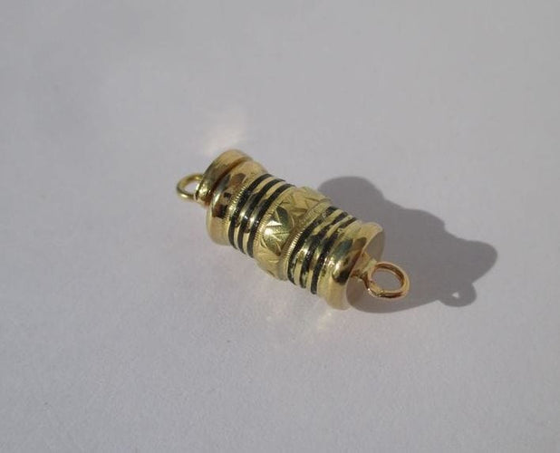 Fermoir cylindrique godronné émaillé