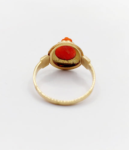 Bague 44 Bague or rose, camée corail monture finement ciselée (circa 1900) 58 Facettes A06370
