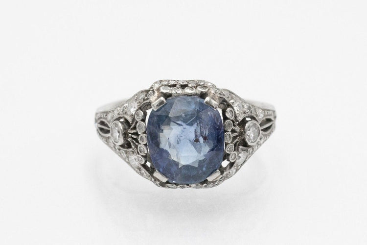 Bague 49 Bague Art Déco en platine ornée d'un saphir et de diamants impressionnants, années 1930. 58 Facettes 11300