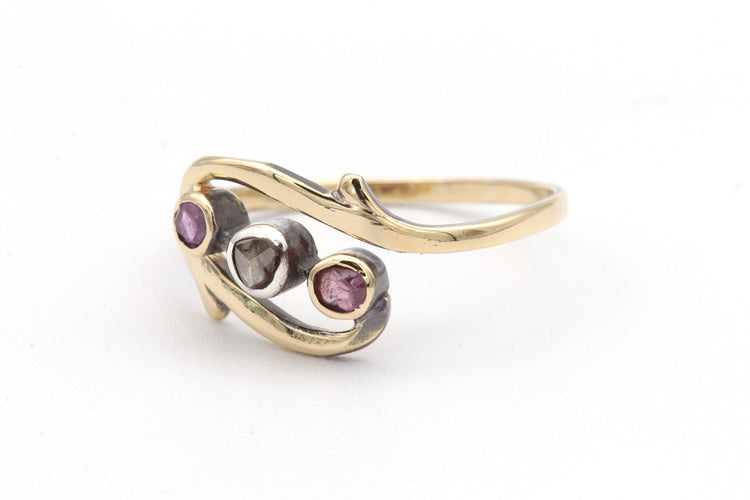 Bague 53 Bague Art Nouveau en or jaune sertie de rubis et d'un diamant 58 Facettes 19531