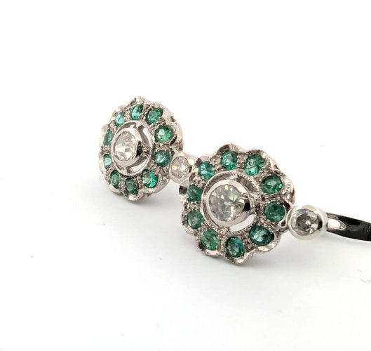 Boucles d'oreilles Boucles d'oreilles en platine avec émeraudes et diamants 58 Facettes