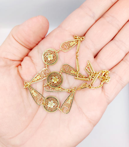Collier Collier Art Nouveau or jaune motifs filigranés et fleuris (circa 1910) 58 Facettes A05217