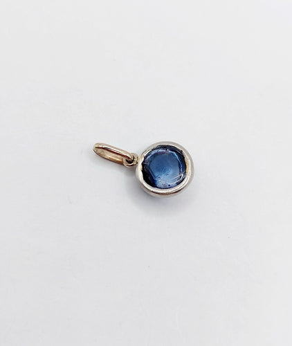 Pendentif Pendentif Art déco en or blanc 18k et saphir synthétique 58 Facettes A06523