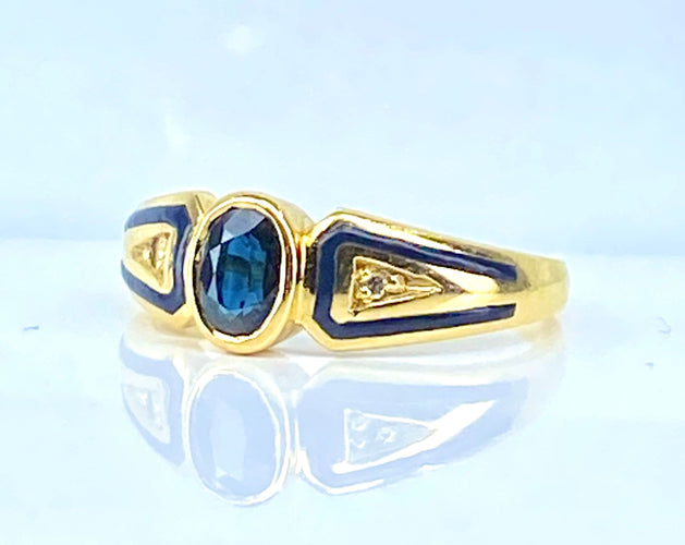 Bague saphir ovale et diamants en or jaune 18 carats et émail
