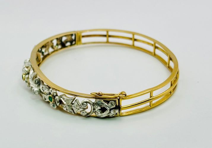 Bracelet Bracelet en or jaune orné de motifs floraux en argent, émeraudes et diamants 58 Facettes 50319
