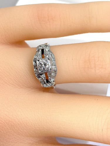 Bague 48 Bague en or blanc et diamants Art Déco 58 Facettes AB582