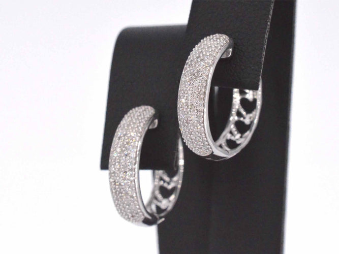 Boucles d'oreilles Boucles d'oreilles en or blanc avec de vrais diamants 58 Facettes 2113