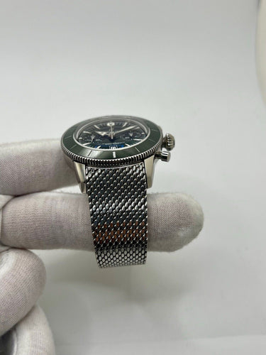 Montre Breitling Super Ocean Heritage B01 Chronograph 58 Facettes