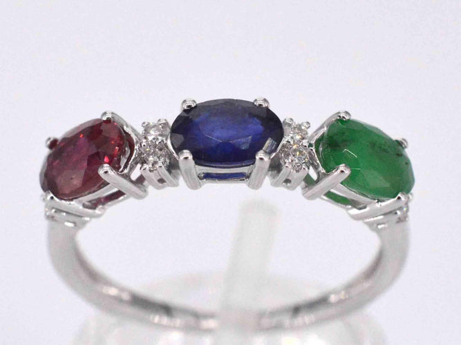 Bague en or blanc avec diamants, saphir, rubis et émeraude