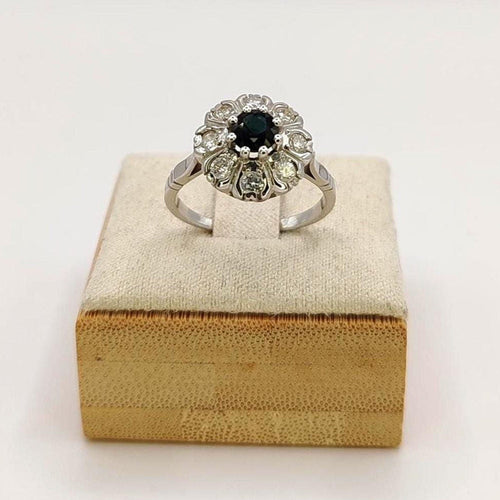 Bague 54 Bague Marguerite en or blanc ornée d'un saphir et de diamants 58 Facettes
