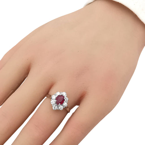 Bague 50 Bague marguerite en or blanc 18 carats, rubis et diamants 58 Facettes