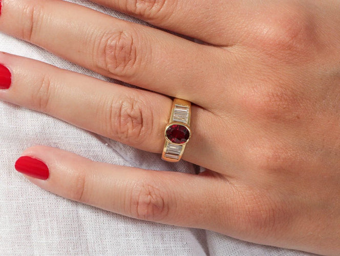 Bague 53 Bague or jaune, Rubis et Diamants 58 Facettes