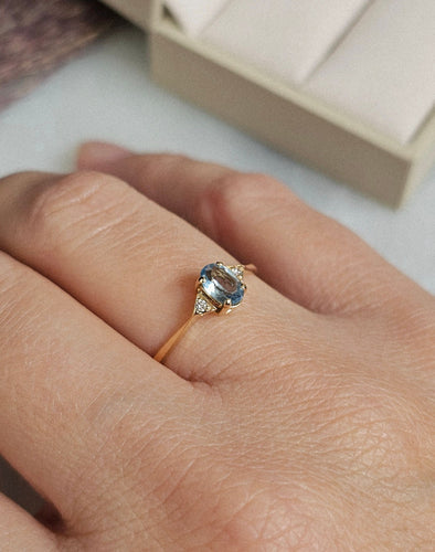 Bague 52 Bague or jaune, aigue-marine, diamants 58 Facettes 698