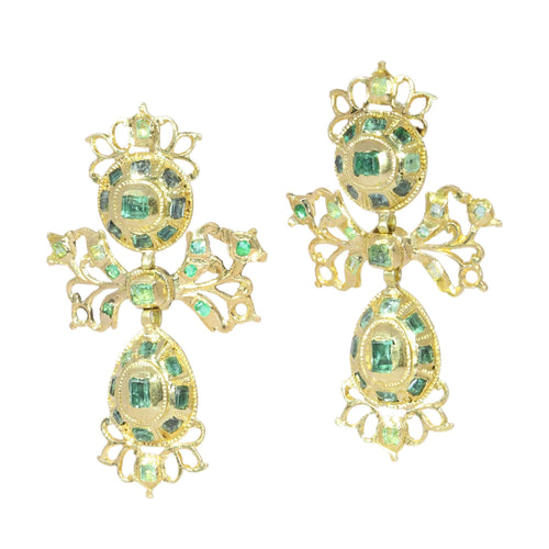 Boucles d'oreilles Boucles d'oreilles baroques en émeraudes ibériques, orfèvrerie du XVIIIe siècle sertie de 58 émeraudes 58 Facettes 25115-0313